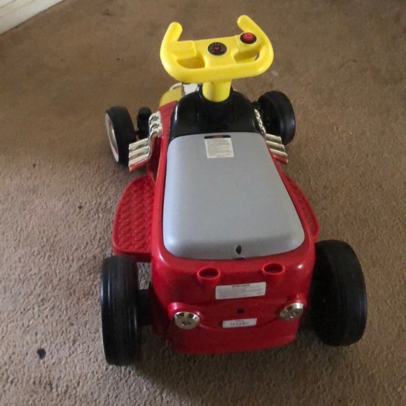 Mickey Mouse Electric Roadster - Picture 3 of 4